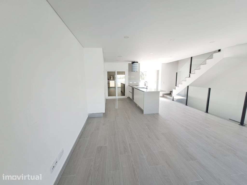 Moradia geminada T4, arquitetura contemporânea com garagem - Vale d... - Grande imagem: 4/34