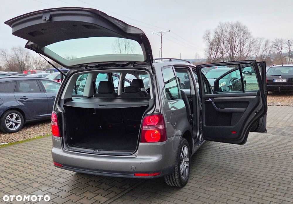 Volkswagen Touran - 31