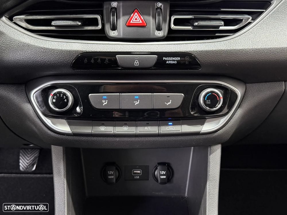 Hyundai i30 SW 1.6 CRDi Style Plus - 32