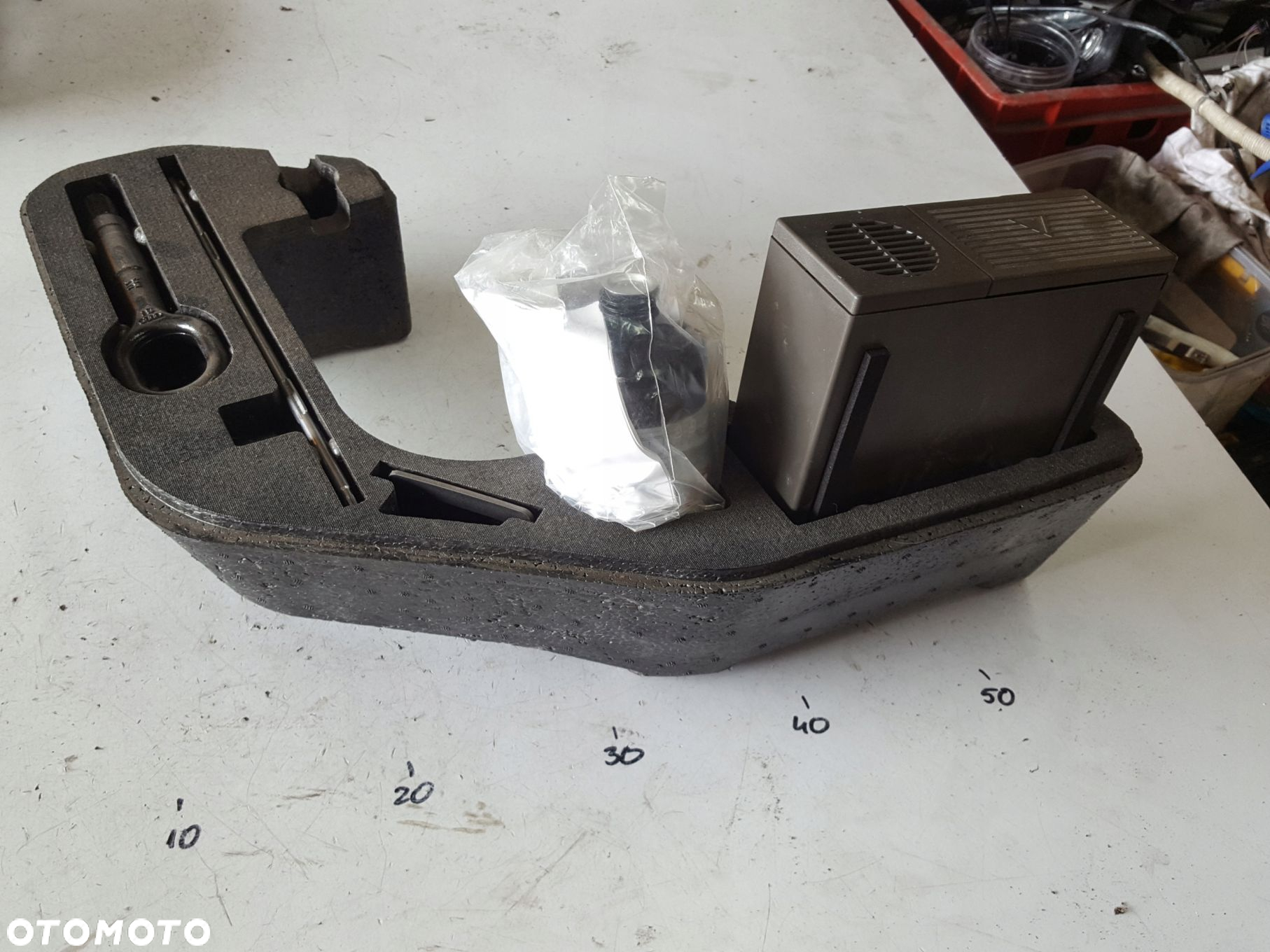 AUDI A4 B8 SEDAN POMPKA UCHO STYROPIAN BAGAŻNIKA ZESTAW NAPRAWCZY W KOŁO - 3