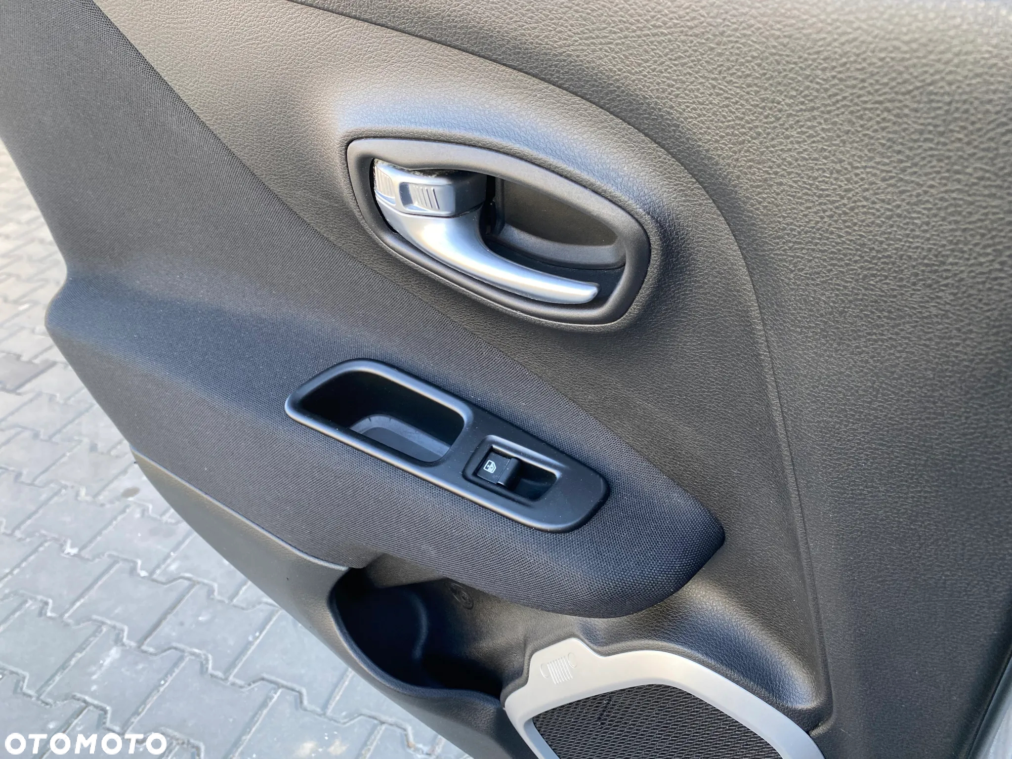 Jeep Renegade - 12