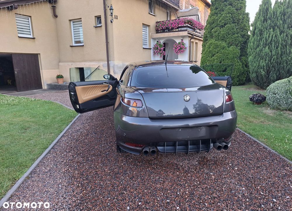 Alfa Romeo GT 1.9JTD 16V Distinctive - 4