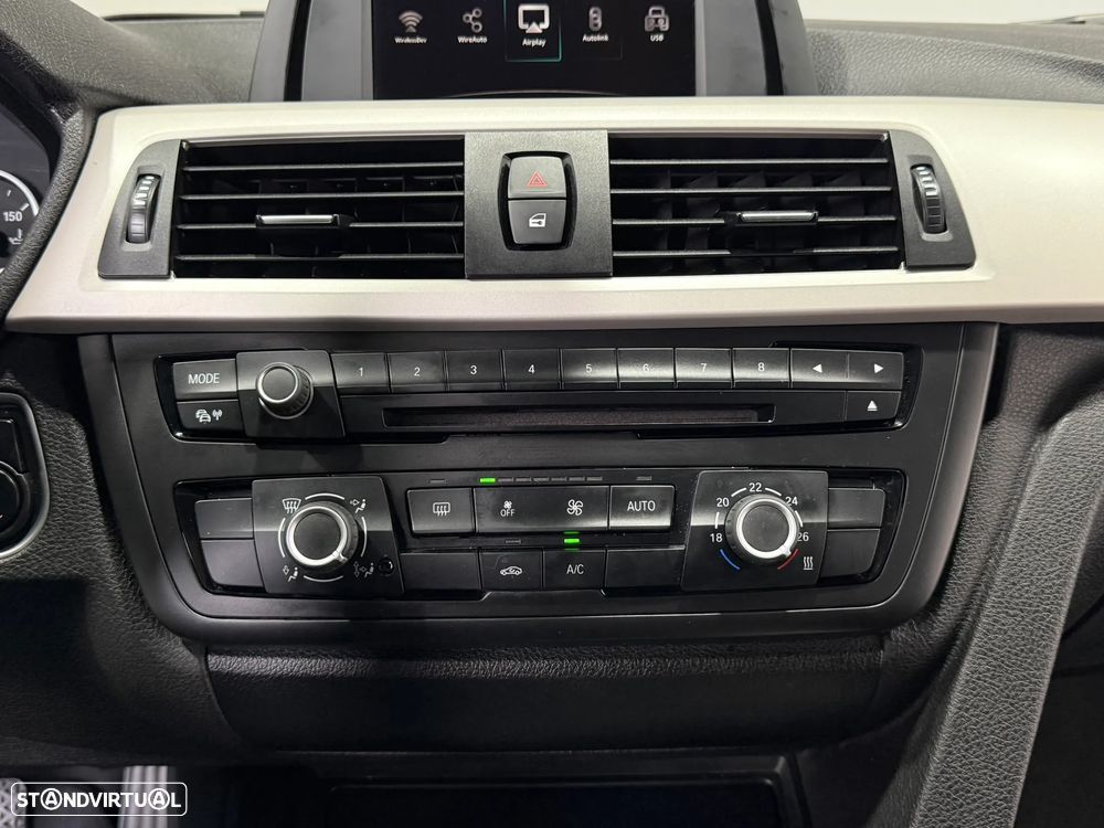 BMW 318 d Line Luxury - 37