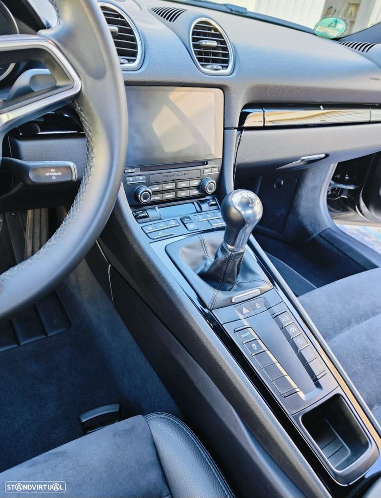 Porsche 718 Cayman - 12