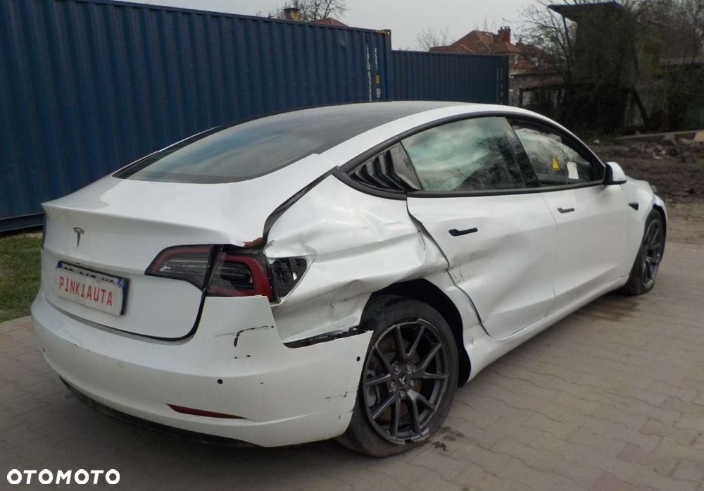 Tesla Model 3 - 11