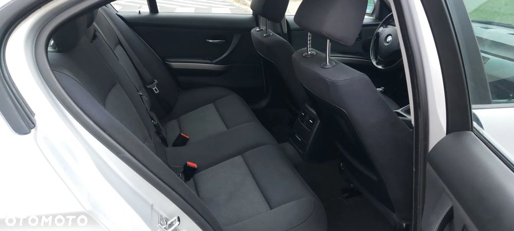 BMW Seria 3 318d - 20