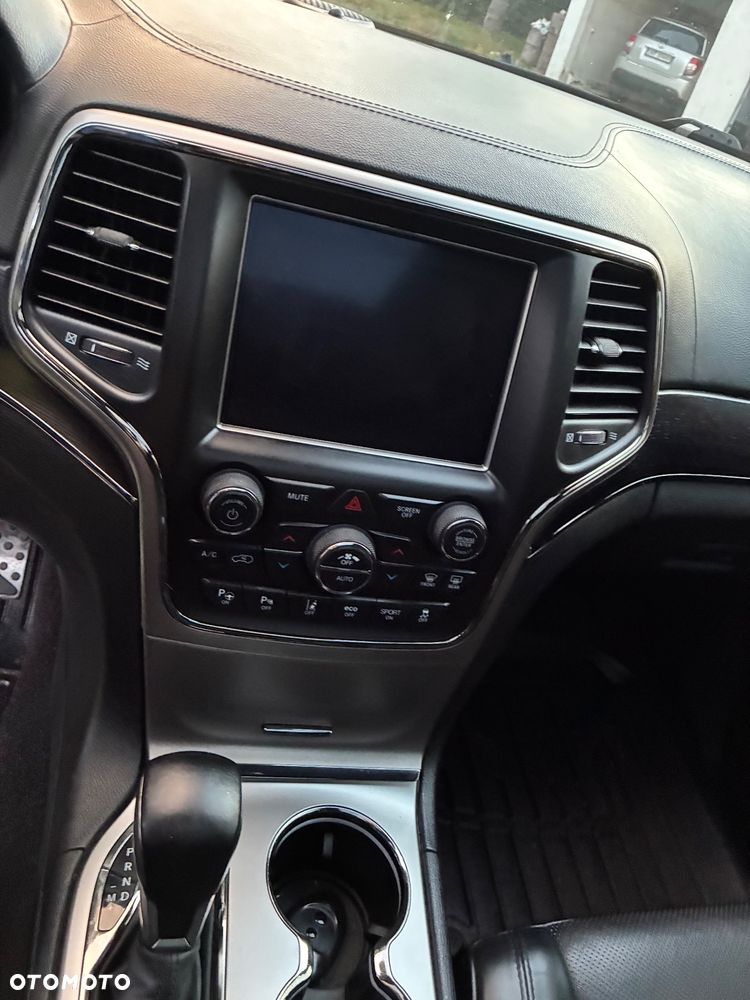 Jeep Grand Cherokee - 22