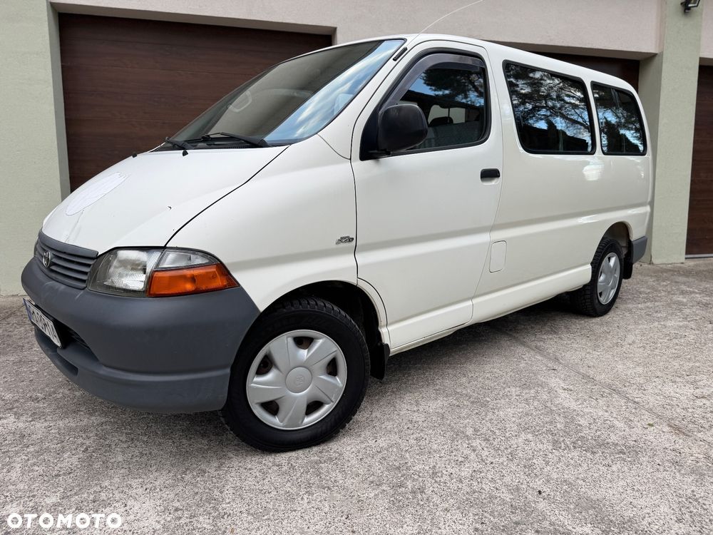 Toyota Hiace Standard - 1