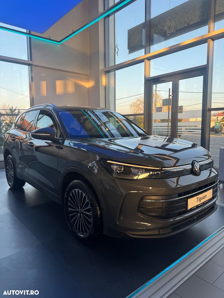Volkswagen Tiguan - 1