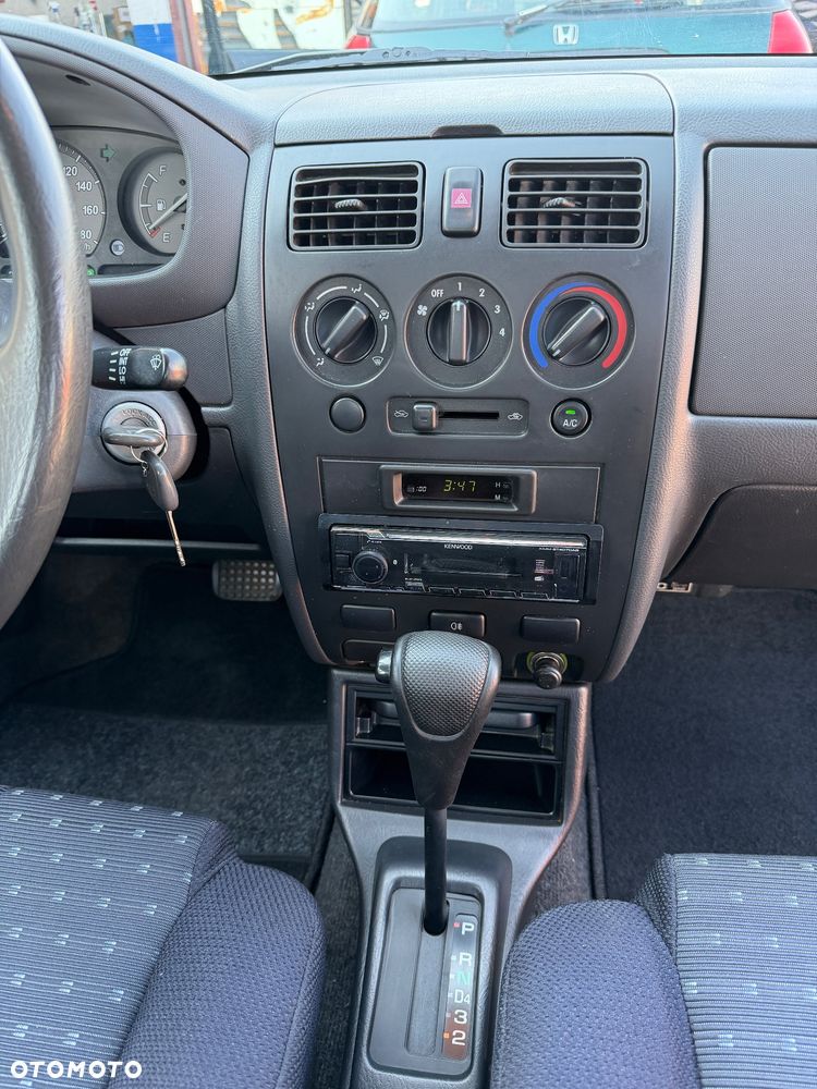 Daihatsu Sirion - 12