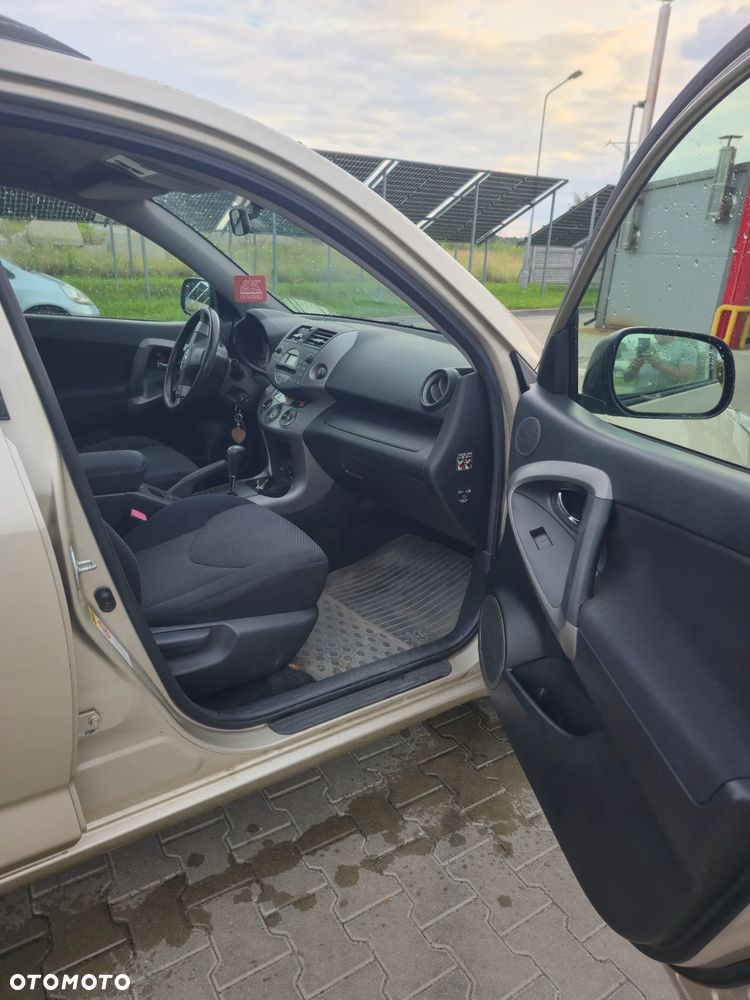 Toyota RAV4 2.0 VVT-i Prestige - 1