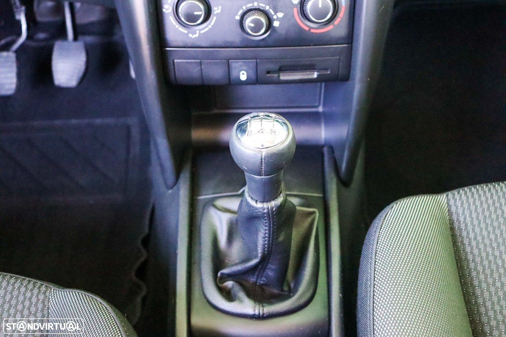 Peugeot 207 1.6 HDi Premium - 15