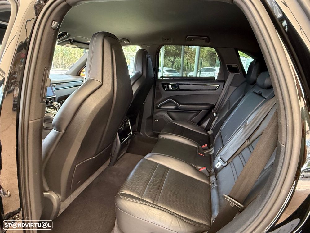 Porsche Cayenne E-Hybrid Tiptronic S Platinum Edition - 28