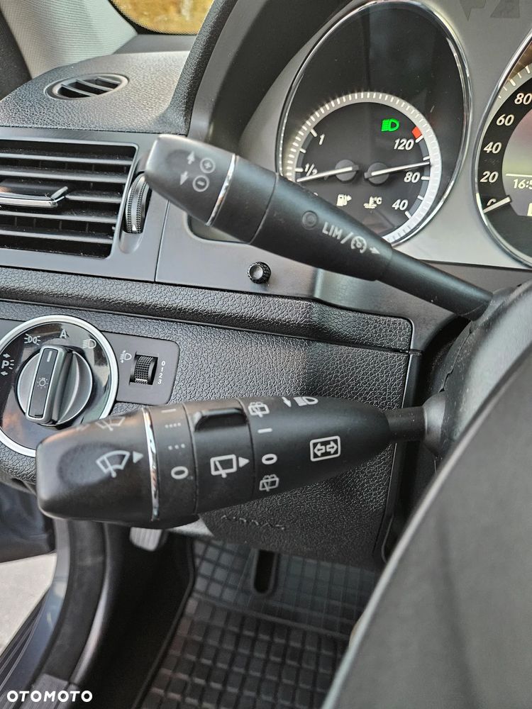 Mercedes-Benz Klasa C 180 T CGI Automatik BlueEFFICIENCY Avantgarde - 23