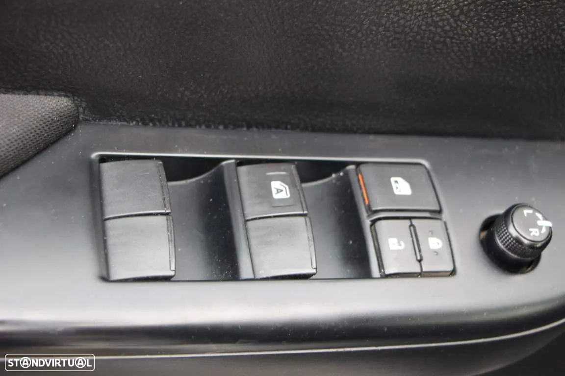 Toyota Hilux 2.4 D-4D 4WD CD CM - 16