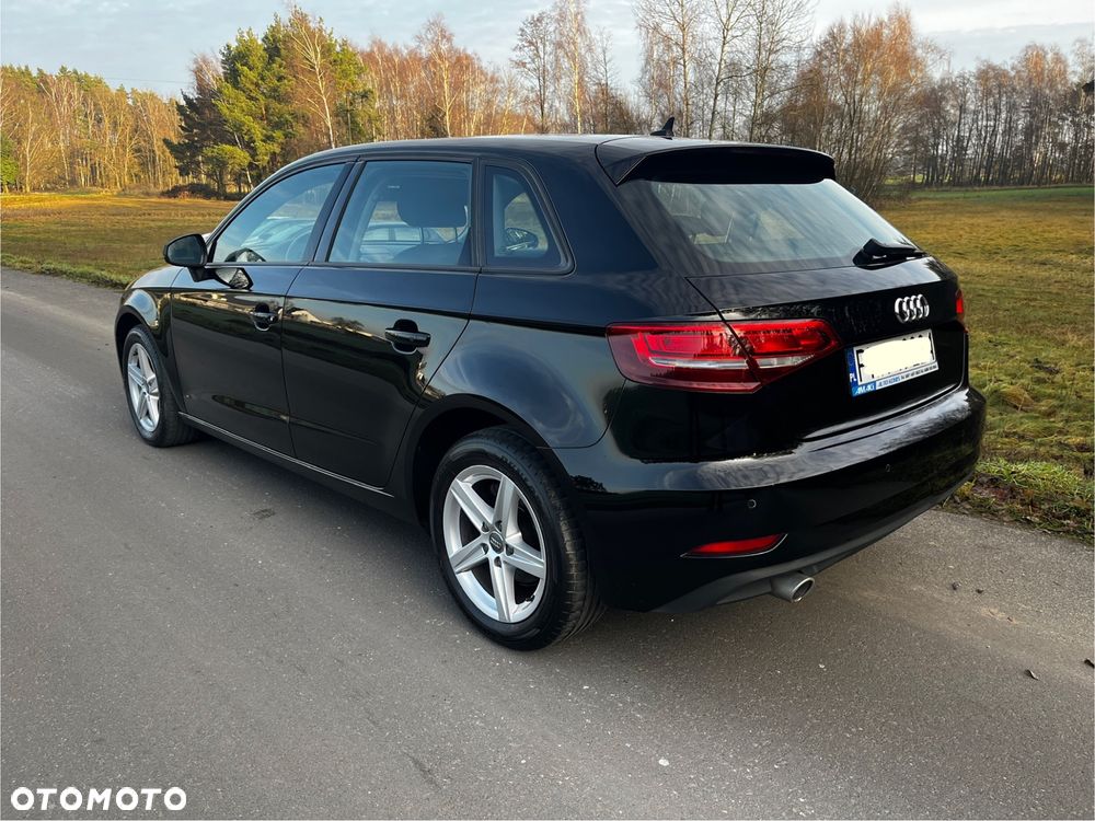 Audi A3 Sportback 1.6 TDI design - 4