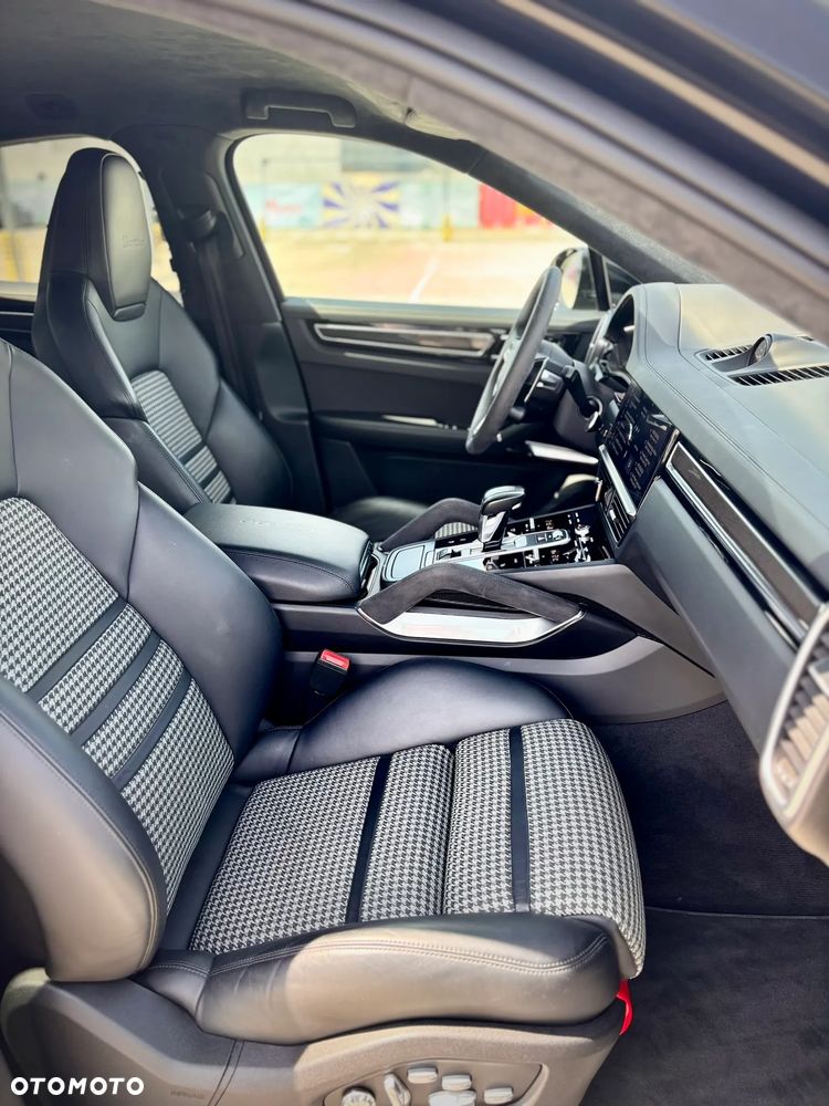 Porsche Cayenne - 17