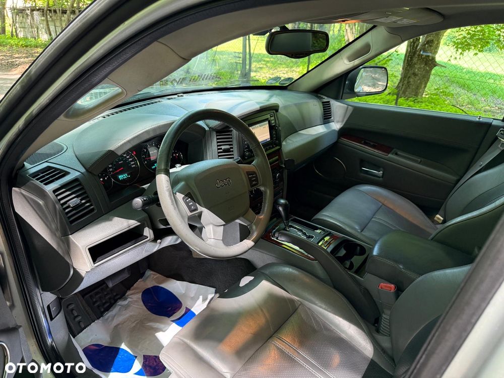 Jeep Grand Cherokee - 36