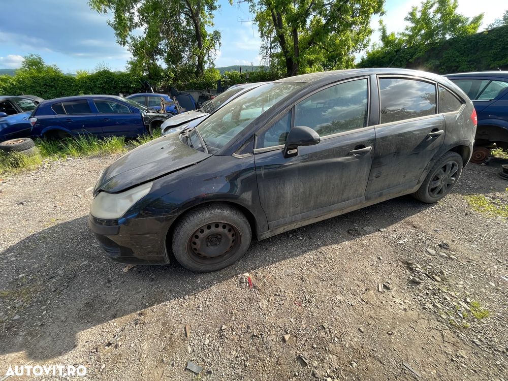 Dezmembrez Citroen C4 I Hatchback 1.4i 16v 65kW 88Cp negru an 2005 - 4
