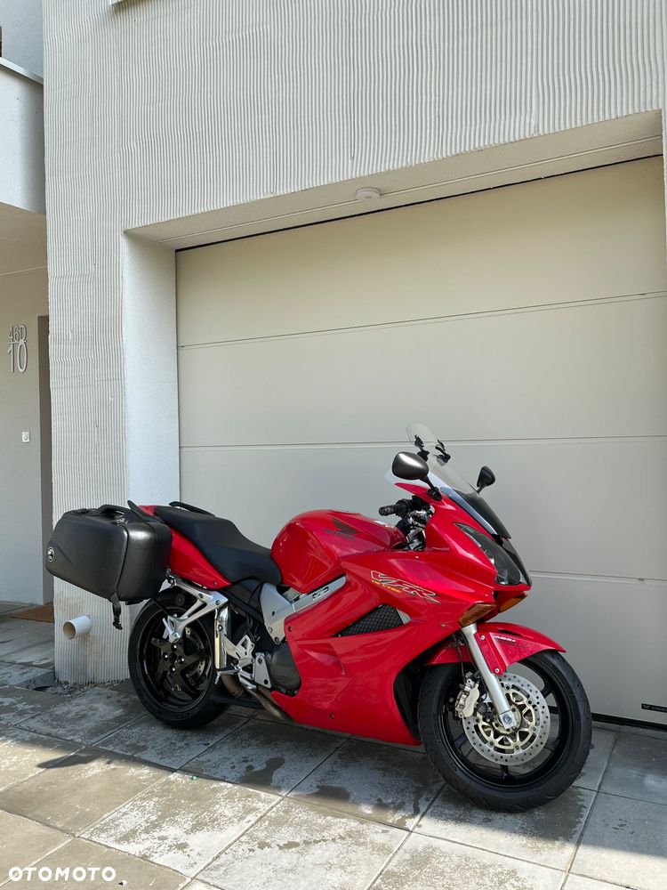 Honda VFR - 3