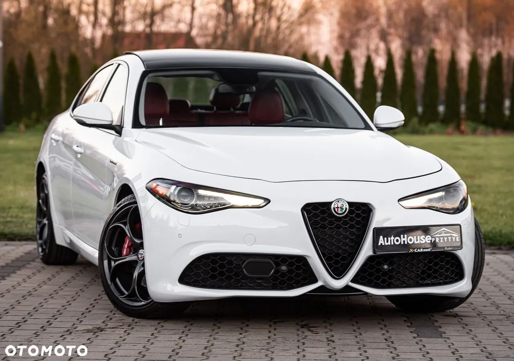 Alfa Romeo Giulia 2.0 Turbo 16V AT8-Q4 Veloce - 1