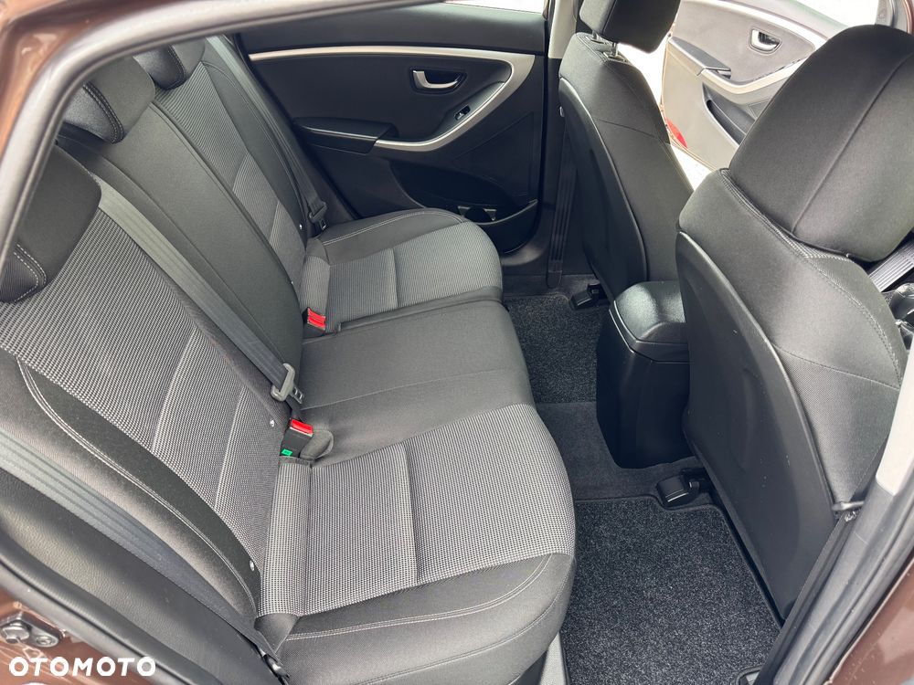 Hyundai i30 blue 1.4 Style - 32