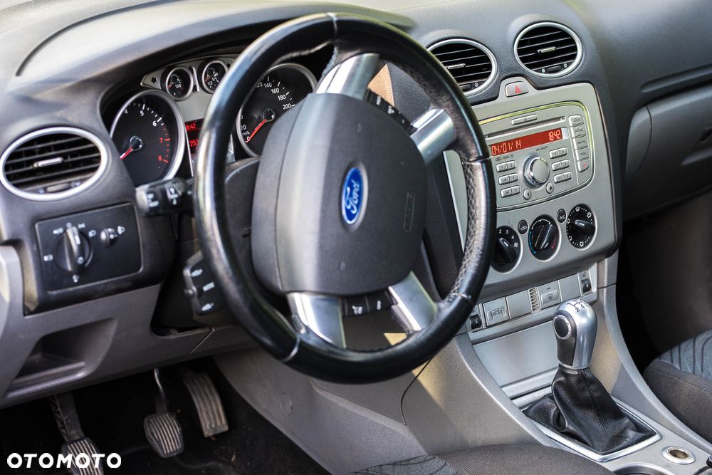 Ford Focus 1.6 16V Trend - 14