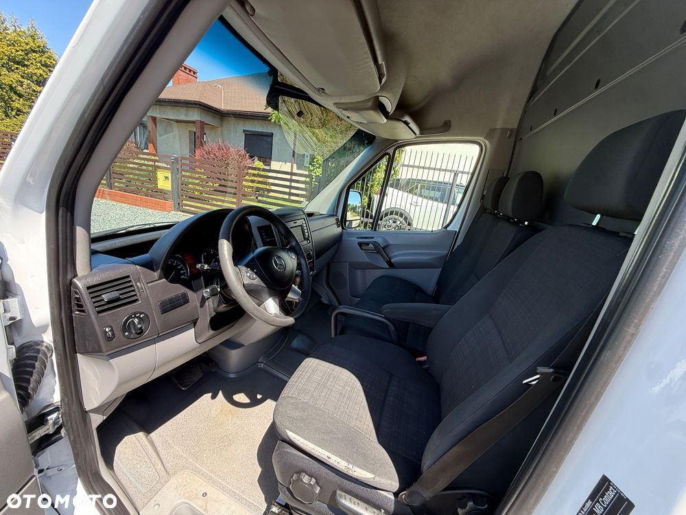 Mercedes-Benz Sprinter - 11