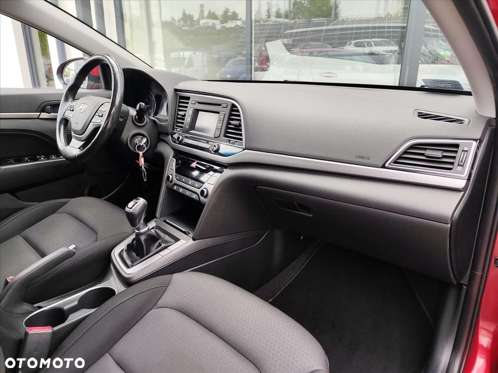 Hyundai Elantra 1.6 Comfort - 11