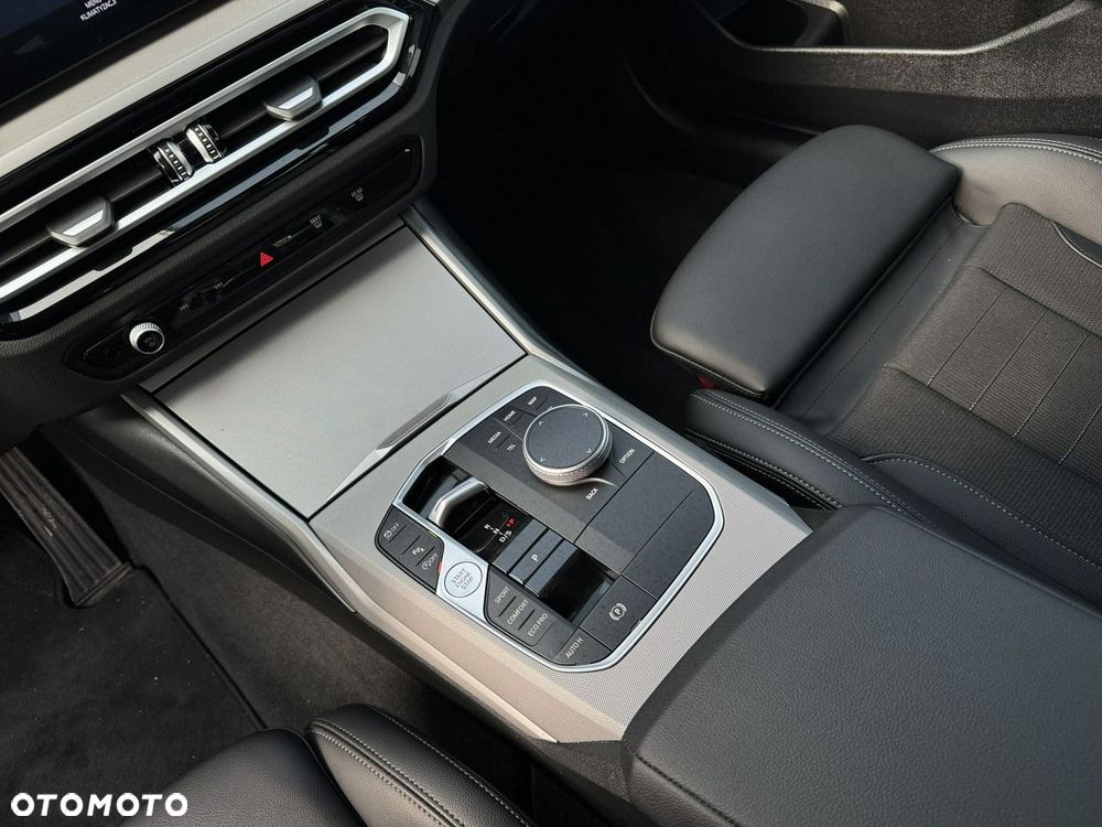 BMW Seria 3 318i - 25