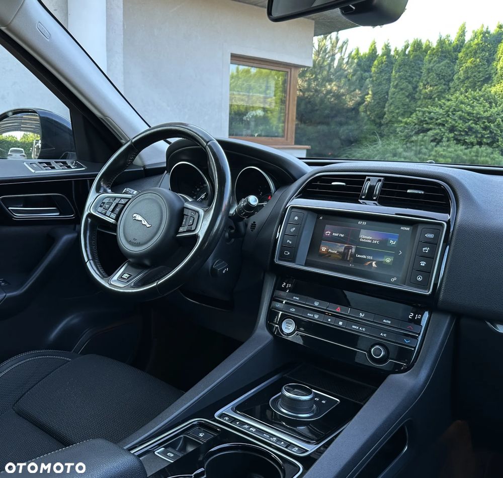 Jaguar F-Pace 20d R-Sport - 28