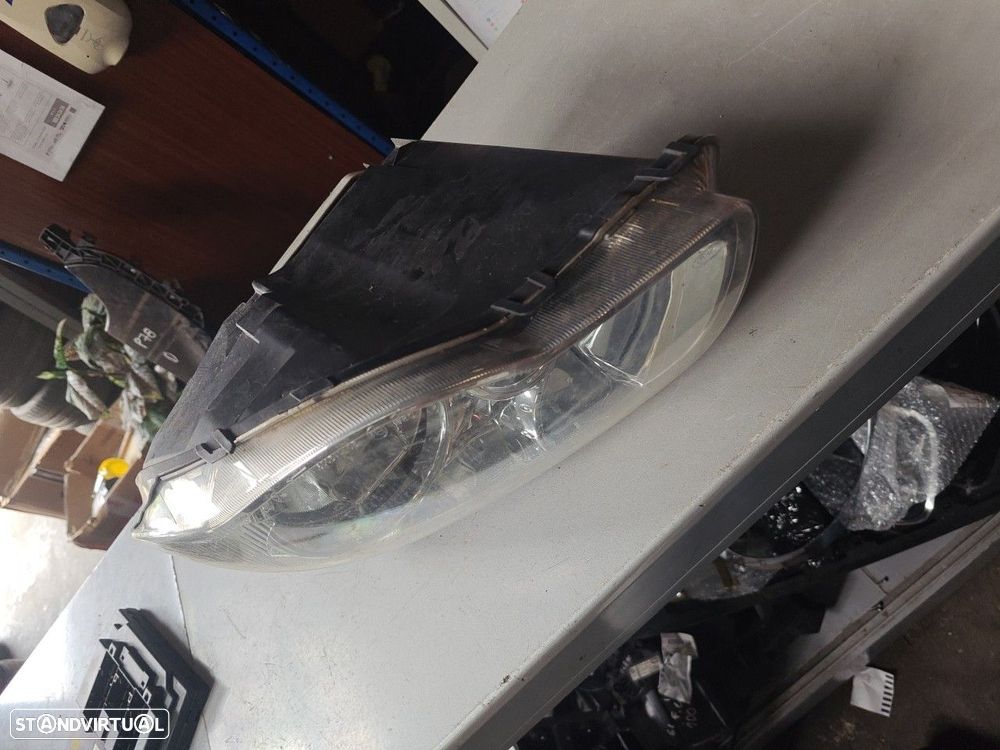 Farol Frente Esquerdo / Otica Esquerda Chrysler Voyager / Grand Voyage - 8