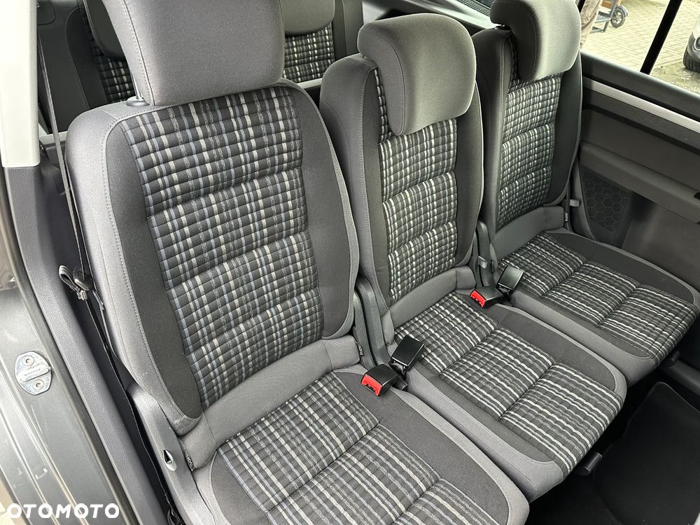 Volkswagen Touran - 22