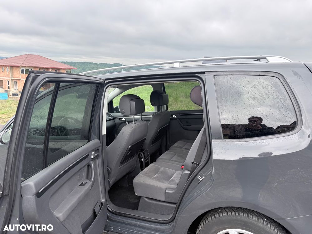 Volkswagen Touran - 3