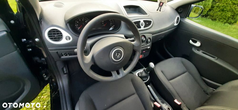 Renault Clio - 31