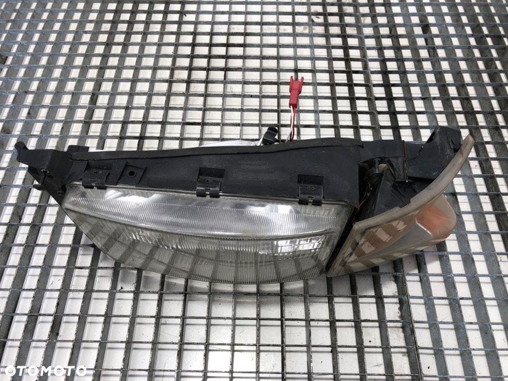 REFLEKTOR PRAWY PRZÓD  SCANIA 4 - series 1995 - 2008 114 C/330 242 kW [329 KM] 6x2/4 1999 - 2004 - 4