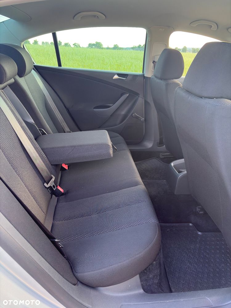 Volkswagen Passat 1.6 Comfortline - 17