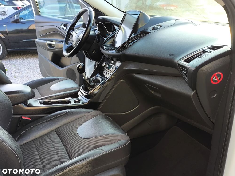 Ford Kuga 2.0 TDCi FWD Titanium - 24