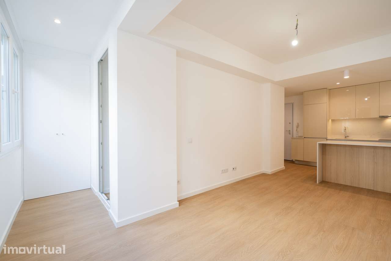 T1 Remodelado em Paço de Arcos a 5 Minutos da Praia e Comboio - Grande imagem: 2/19
