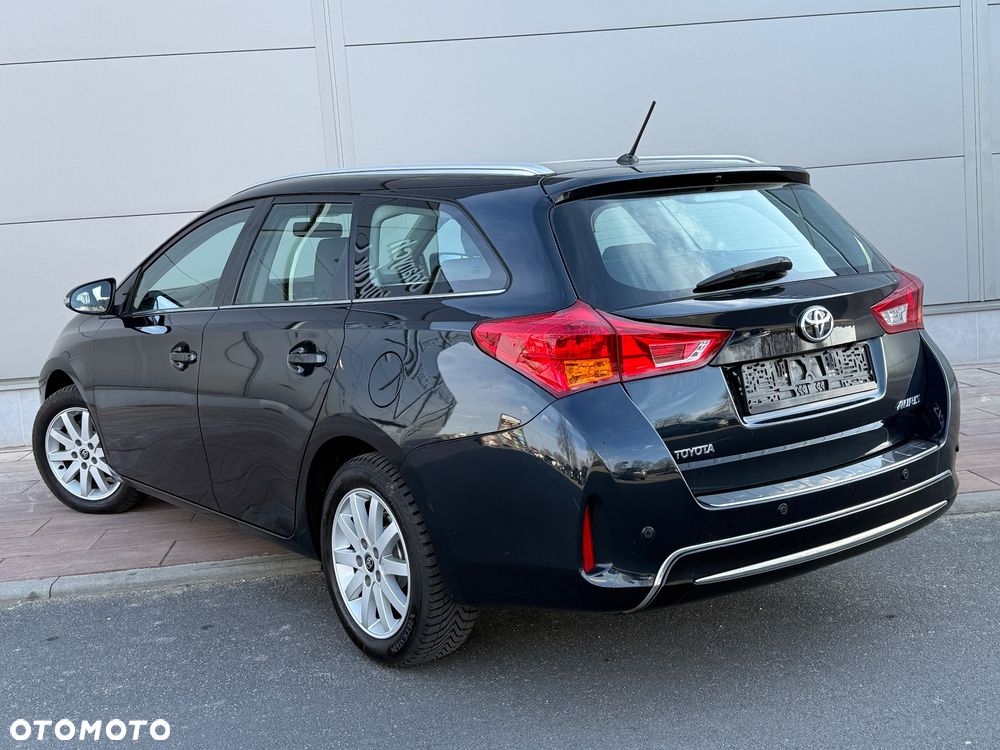 Toyota Auris 1.6 Life+ - 5