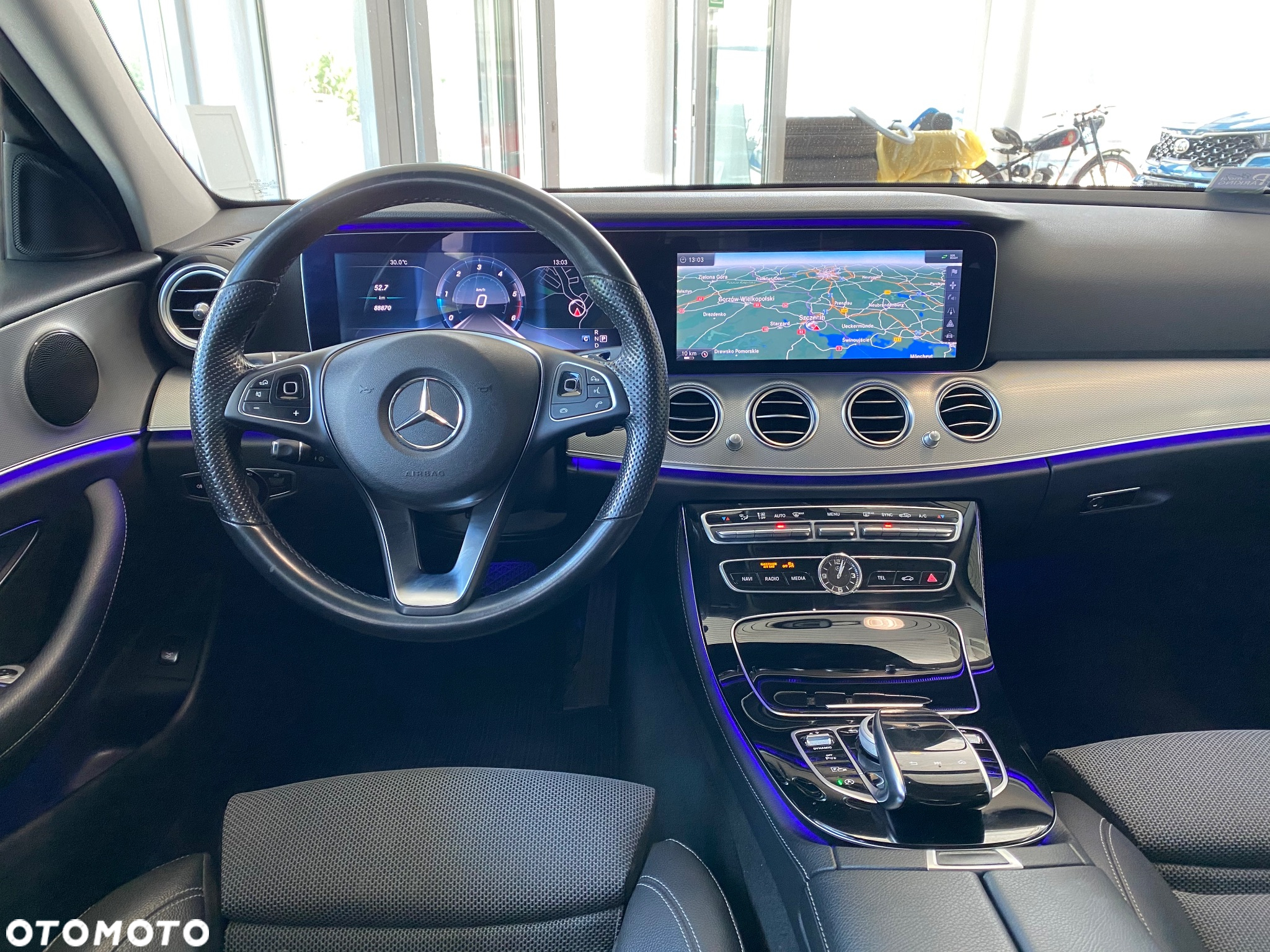 Mercedes-Benz Klasa E 220 d 9G-TRONIC - 23
