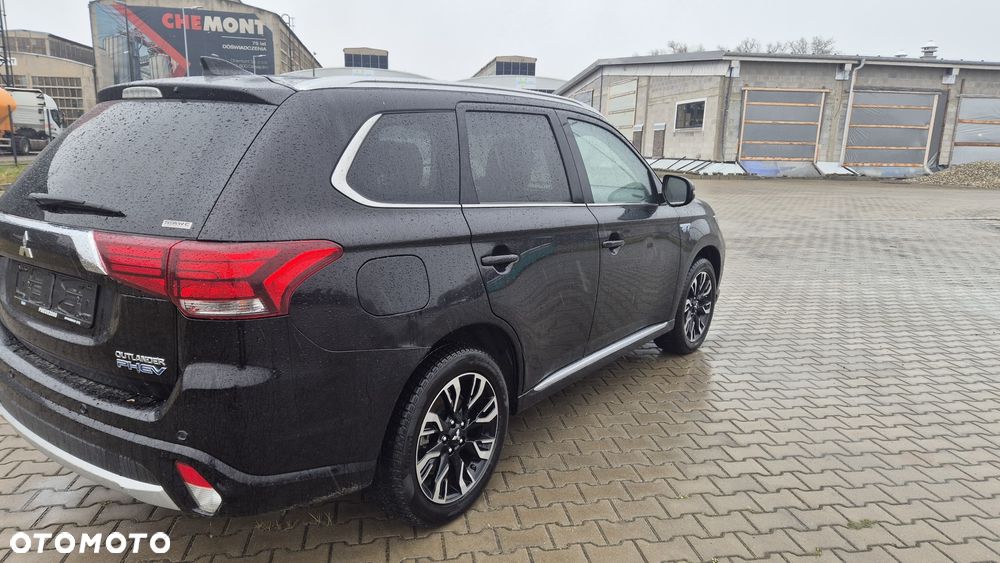 Mitsubishi Outlander 2.0 4WD Plus - 5
