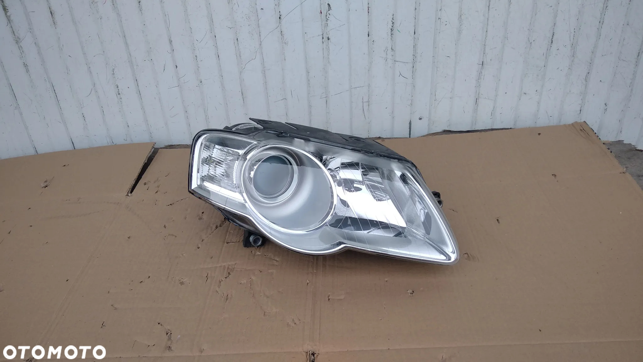 VW PASSAT 3C0 B6 LAMPA PRAWA - 3