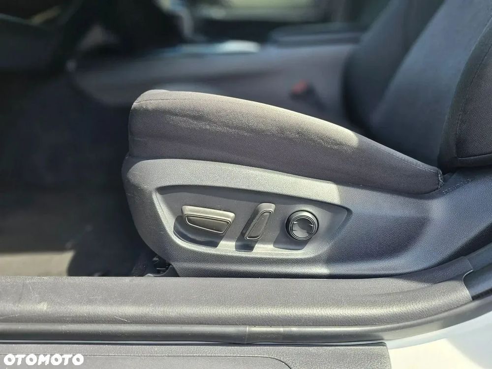 Toyota Camry 2.5 Hybrid Prestige CVT - 28
