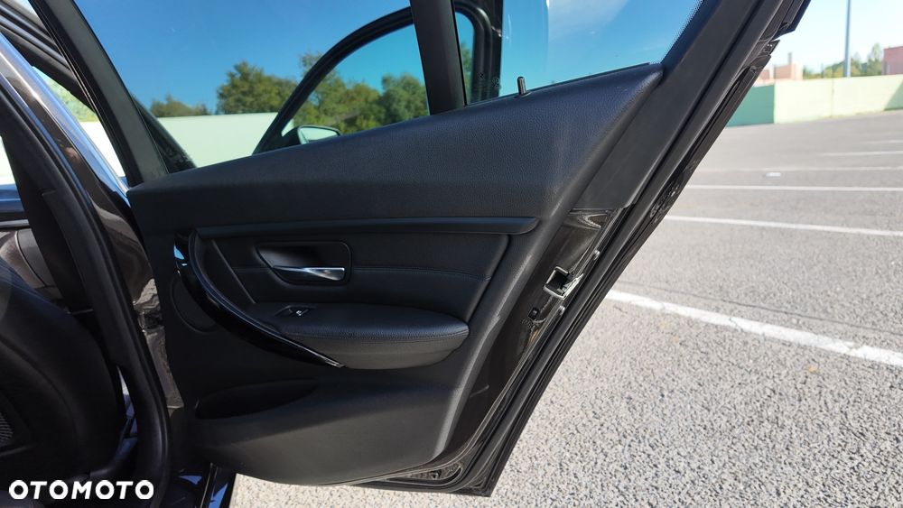 BMW Seria 3 - 36