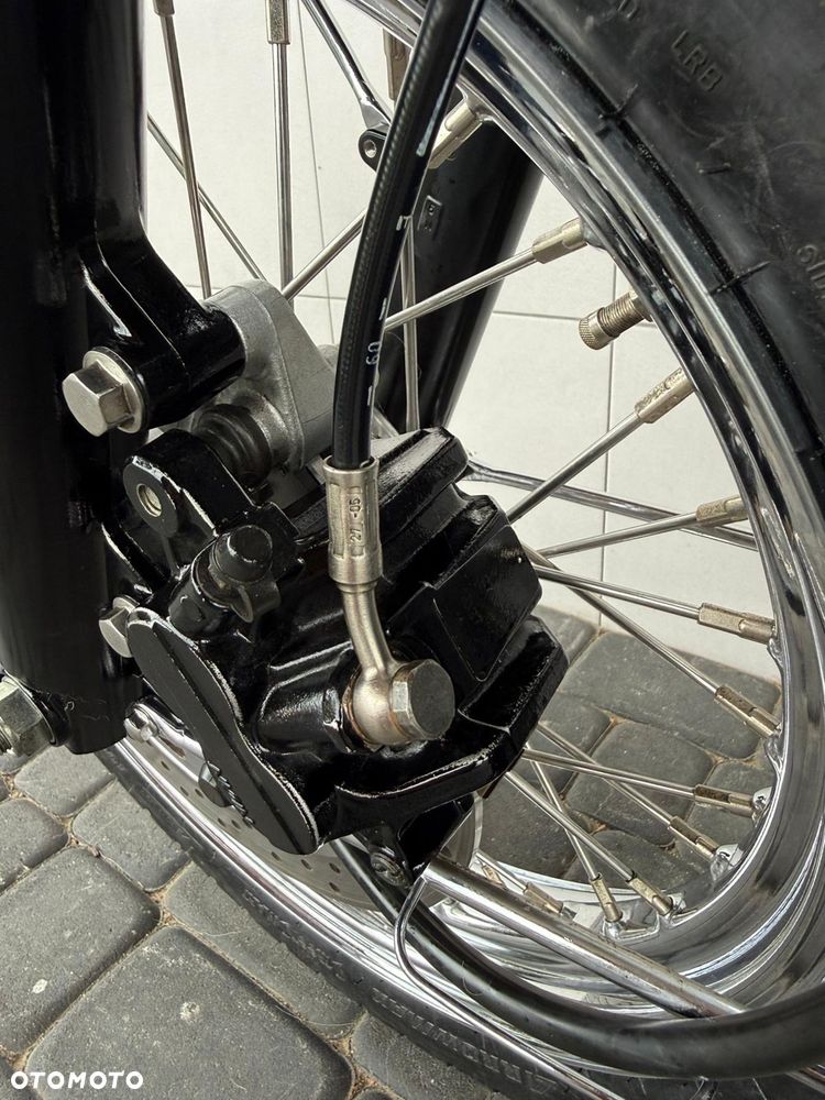 Triumph Bonneville - 32