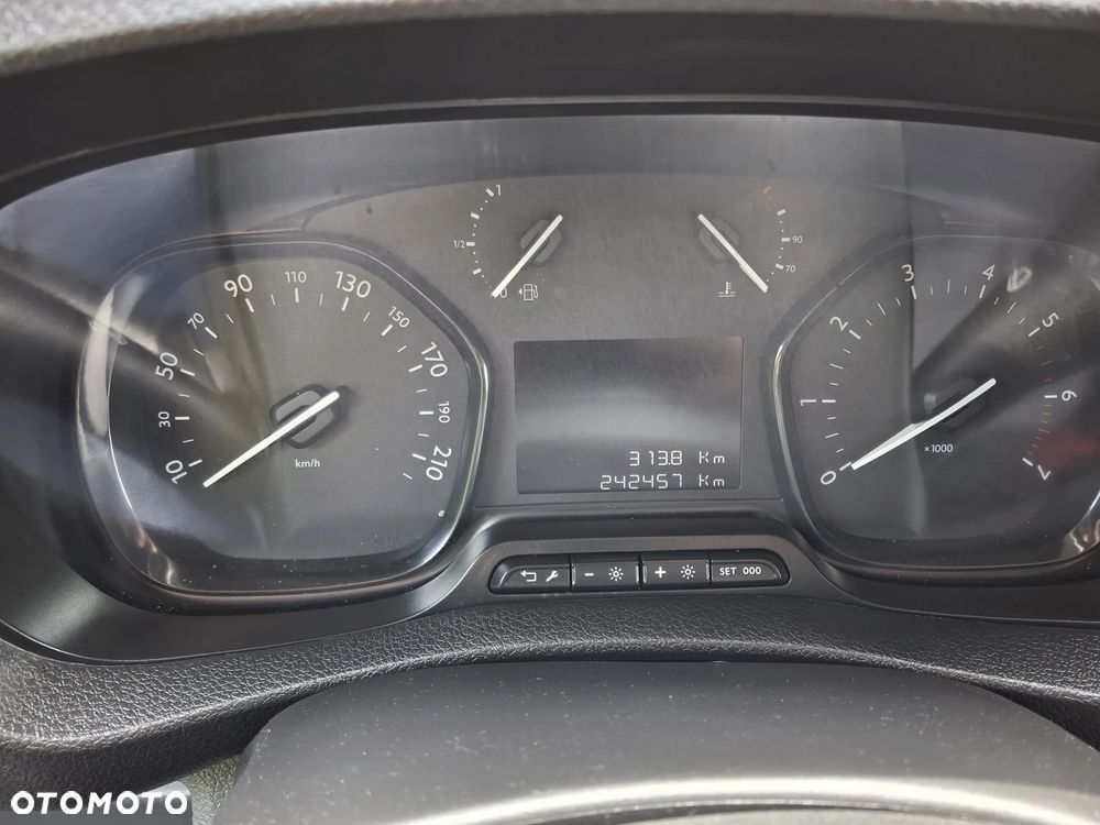 Opel VIVARO - 22