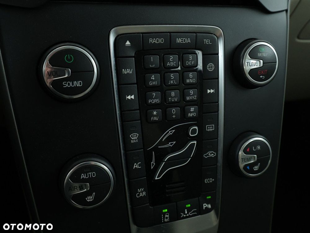 Volvo V40 Cross Country - 18