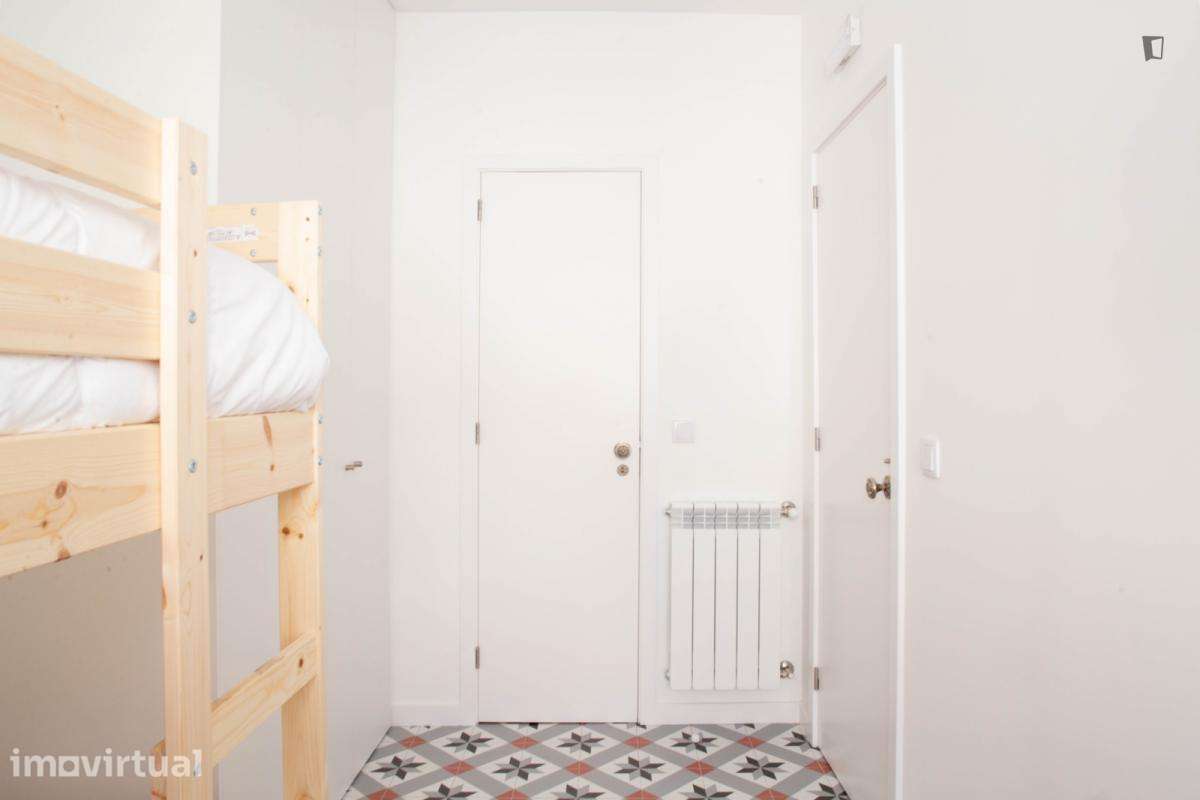 Quarto - localizado em Paranhos Porto - Grande imagem: 3/31