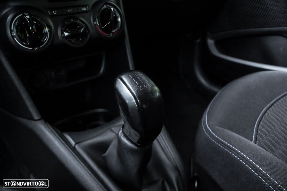 Peugeot 208 1.2 PureTech Signature - 19